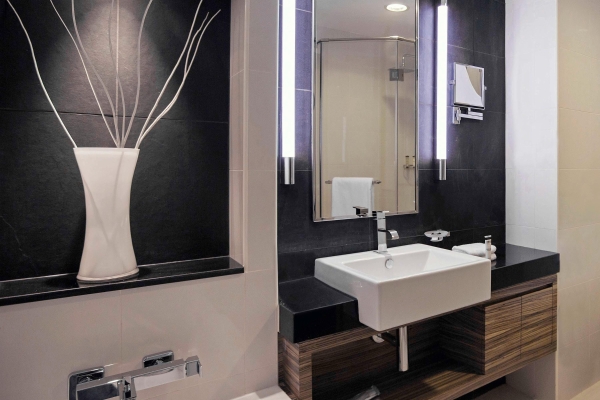 Pullman Dubai Jumeirah Lakes Towers - Hotel & Residence